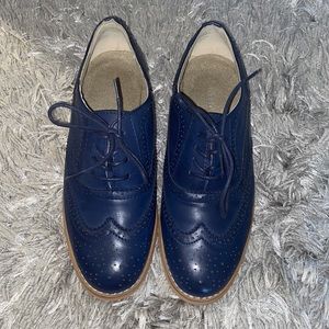 Women’s size 9 navy blue dress shoe